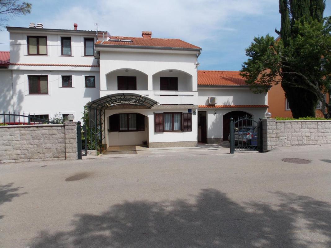 Apartments Cutic Malinska Buitenkant foto
